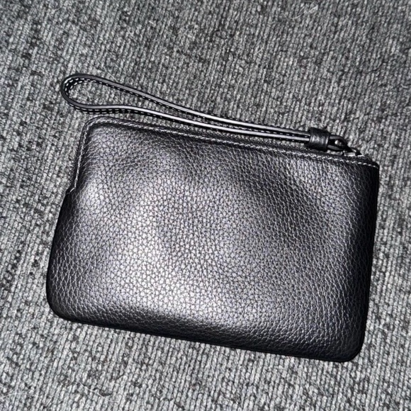 Coach Corner Zip Wristlet with Rivets in Gunmetal/Black Multi Pebble Leather NWT - Picture 4 of 16